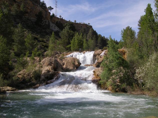 Qué río pasa por Motilla del Palancar?